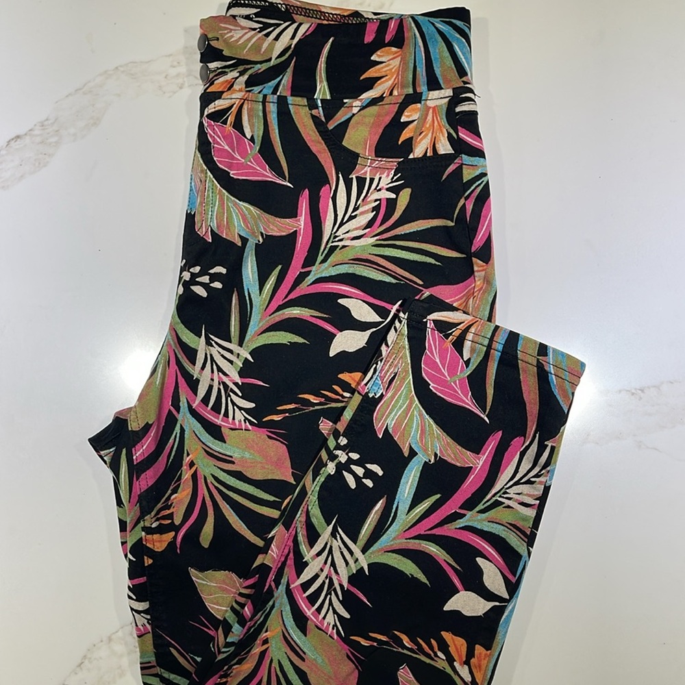 🥳💐TERRA & SKY Jeans, Black Flowered, Size 14W
